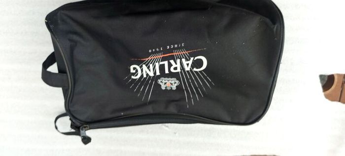 Carling black label,advertising shaving or hand gear kig bag,buyer collects or pays postage thank you, see pictures for condition, sold as is.