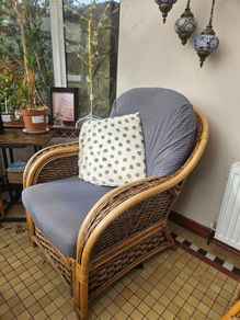 table and chairs
