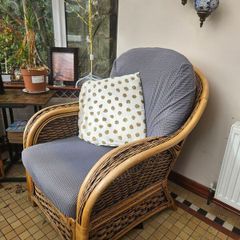 table and chairs