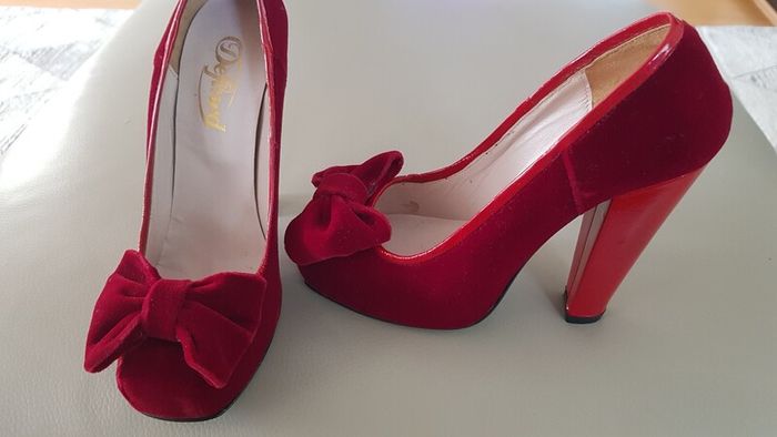Raspberry Red Velvet Shoes SIZE 2 NEW