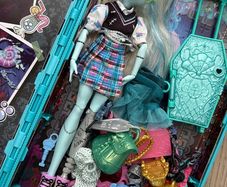 Monster high dolls & car