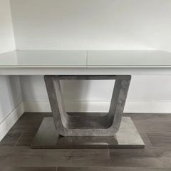 Extendable table