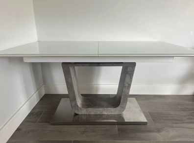 Extendable table