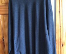 Mens Dark Grey Nike Sweatshirt 3XL Standard Fit includes postage