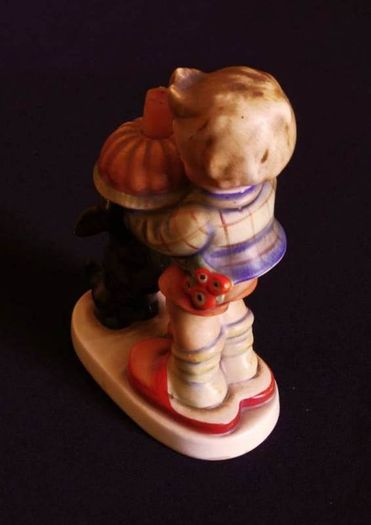 Hummel Rare 6"/15.25cm Figurine