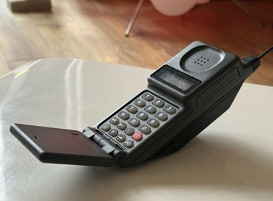 Motorola Flip Phone 2 Grey Mobile Phone Retro Display Piece