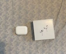 Headphones compatible with iPhone