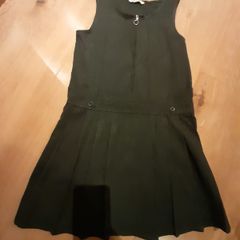 Girls grey pinafore.Age 9-10