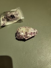 Lepidolite uv reactive