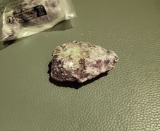 Lepidolite uv reactive