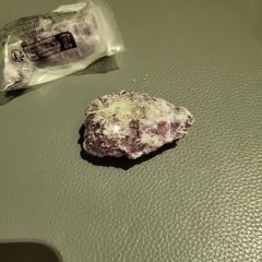 Lepidolite uv reactive