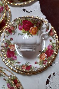 Royal Albert "Country Roses " trio