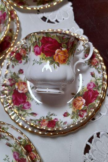 Royal Albert "Country Roses " trio