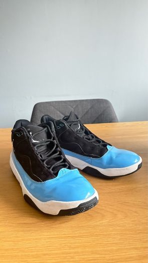Air Jordan 11 Retro Basketball Trainers