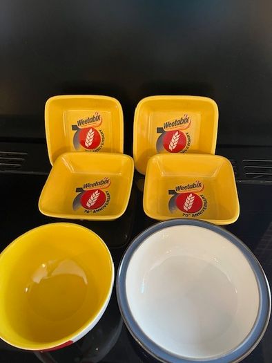 4 x Weetabix 70th Anniversary And 1 x Cornflakes Cereal Bowls. In Excellent Condition Total 6 cereal Bowls