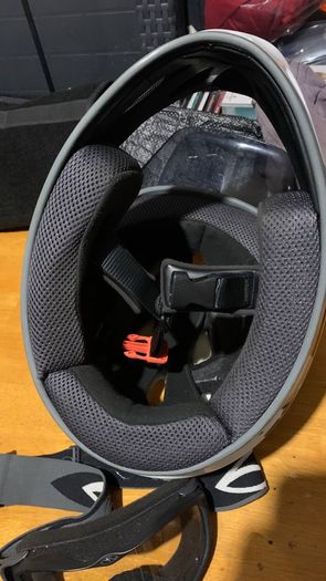 Dainese full face 58cm (M), goggles.