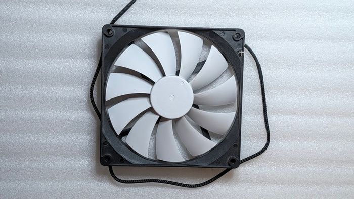 Fractal Design Silent Series R2 140mm Case Fan FD-FAN-SSR2-140 3-Pin