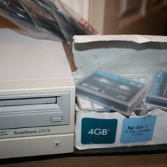 Hewlett Packard, External SCSI Tape Drive, SureStore DAT8, Used and 9 cassettes 4Gb