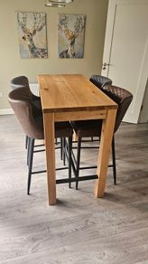 bar / breakfast table and stools