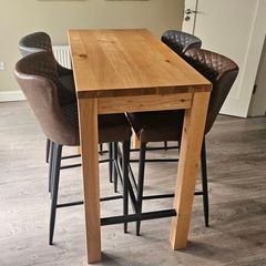 bar / breakfast table and stools