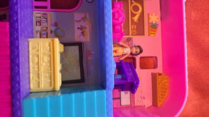 Polly Pocket portable house