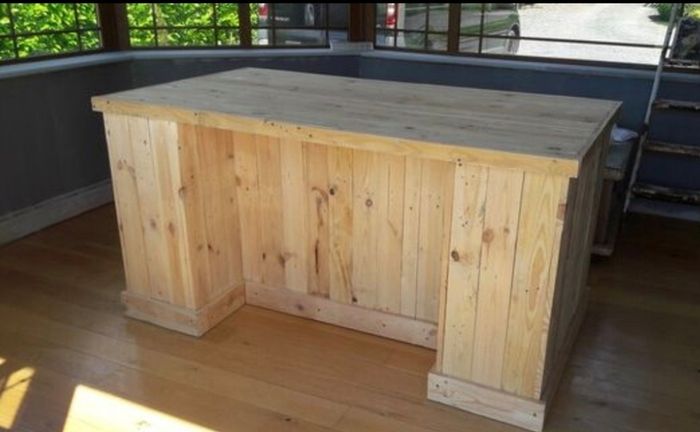 Rustic kitchen island with pillars