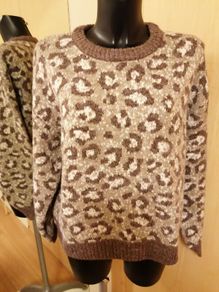 Women's Jumper NWT SIZE 16