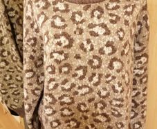 Women's Jumper NWT SIZE 16