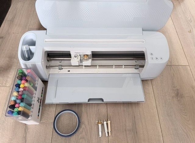 Cricut Maker Cutting Machine including accessories