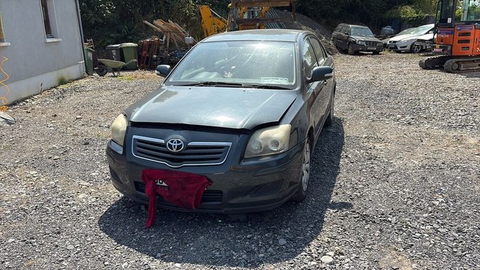 Toyota Avensis 2006 for breaking