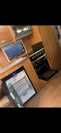 fixed bed caravan