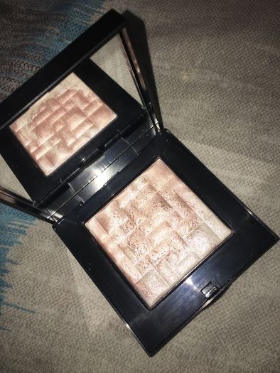 Bobbi brown limited edition highlighter in pink glow