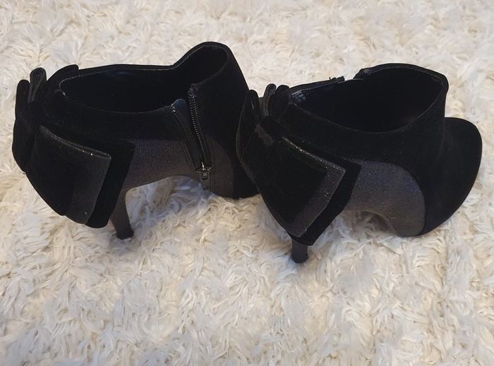 Fabulous Black Bow Shoes