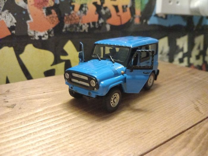 UAZ Hunter Autobahn scale 1/43 collectable item! kids children gift present Collectable play