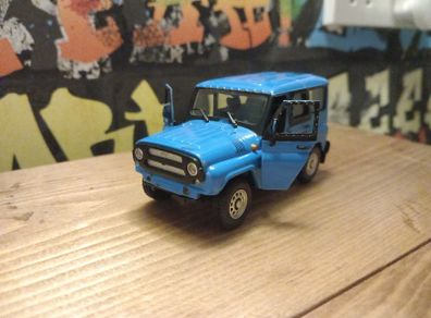 UAZ Hunter Autobahn scale 1/43 collectable item! kids children gift present Collectable play