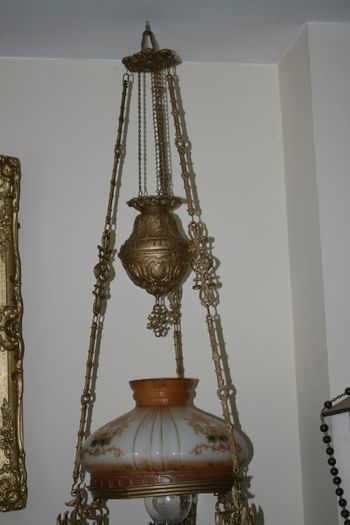 Antique Counter-Weighted  Parlor Oil Lamp