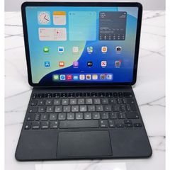 Apple iPad Pro 3rd Gen M1 128GB Black with keyboard