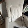 Whit massage Chair Image 4