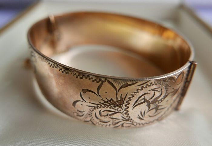 Antique Solid 1/20 9ct R.g. Rolled Gold Bangle With Safety Chain 50,4g