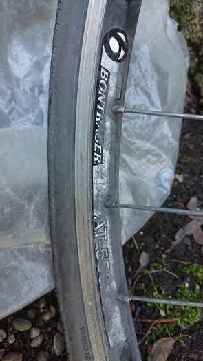 Bontrager AT 550 28" front wheel