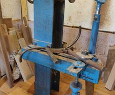 Wood-turning lathe