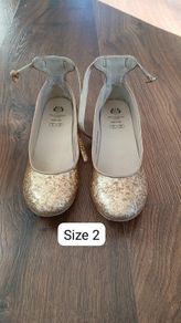 Beutiful gold mini heels for kids