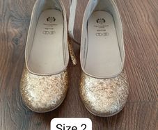 Beutiful gold mini heels for kids