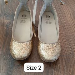 Beutiful gold mini heels for kids
