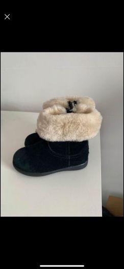 kids Uggs size 6