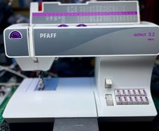 PFAFF Select 3.2 Sewing Machine - IDT - Just serviced - Like new!