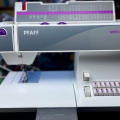 PFAFF Select 3.2 Sewing Machine - IDT - Just serviced - Like new!