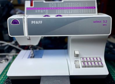 PFAFF Select 3.2 Sewing Machine - IDT - Just serviced - Like new!