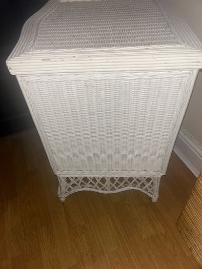 Woven wooden white drawers