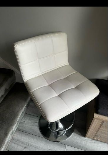 High chair in cream